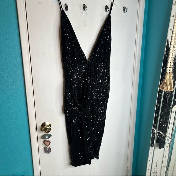 Pretty little things sequence midi deep V neck 
Cocktail Party night club - Picture 1 of 5